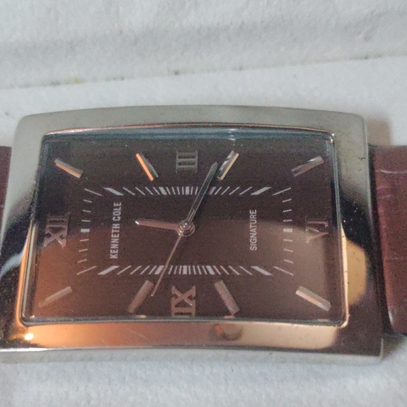 Kenneth Cole watch ( need battery) - Picture 1 of 6
